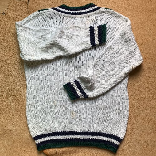 H748 - Nuggets V-Neck Sweater (L, 95-100)