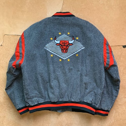 H1278 - 90&#039;s STARTER NBA Chicago Bulls Team Stadium Jacket (XL , 102-105)