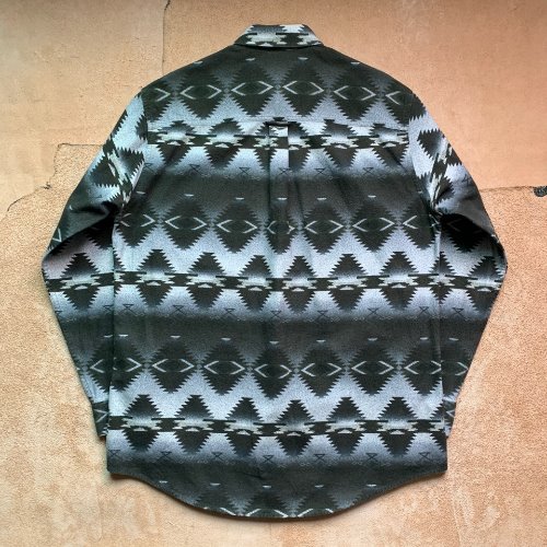 H1460 - Woolrich Navaho Pattern Button-Down Shirt (L , 105-107)