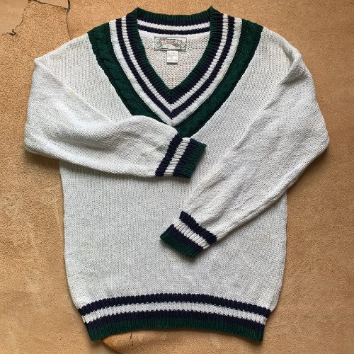 H748 - Nuggets V-Neck Sweater (L, 95-100)