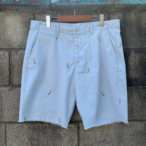 U144 - Gap Embroidery Cut Off Shorts (34-35&quot;)
